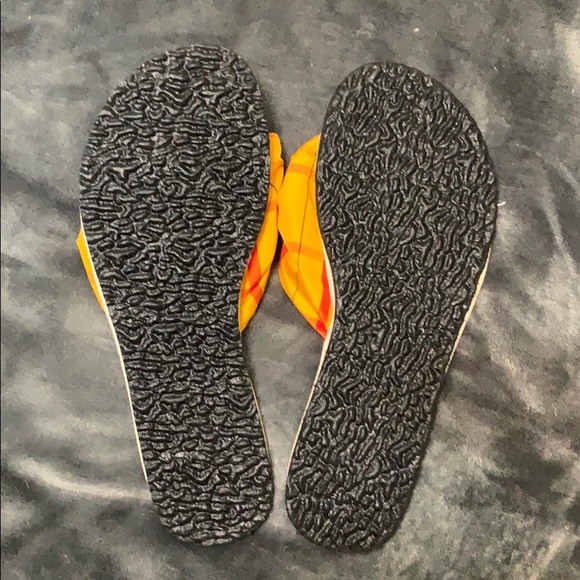 House slippers new! - Picture 2 of 3